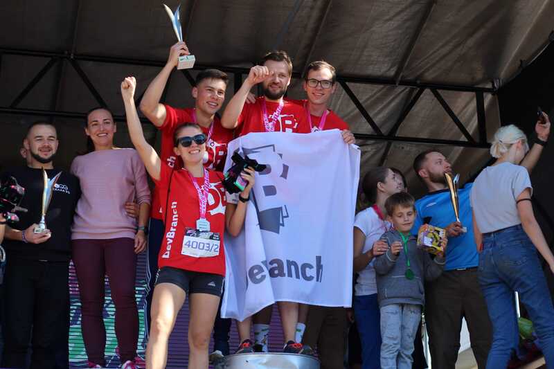 6 - DevBranch running team won a team relay in Ivano-Frankivsk Half-Marathon