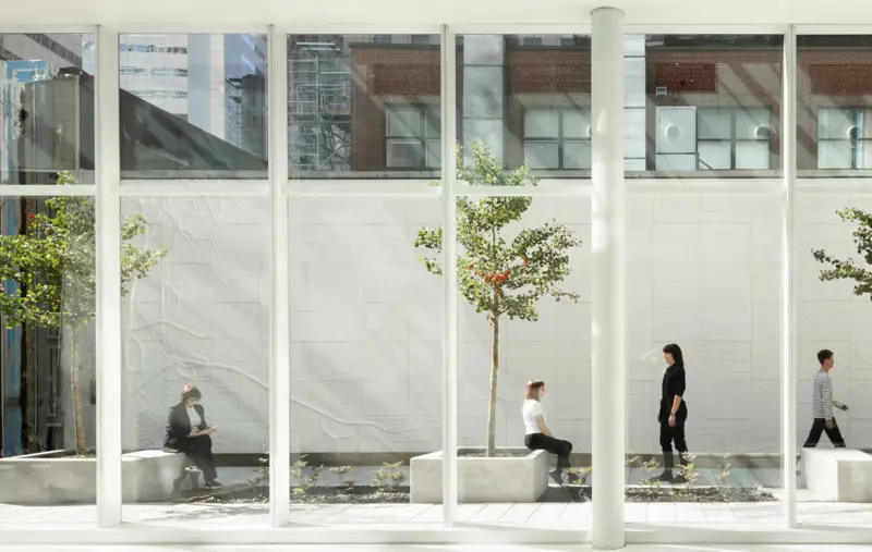 La façade de HEC Montréal