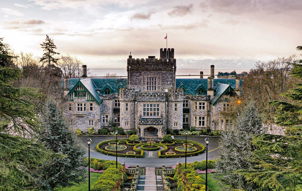 A picture of the Royal Roads Campus featuring the historic buildings